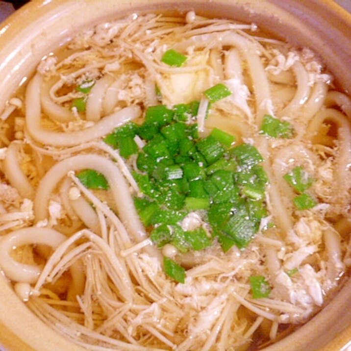 簡単♪冷凍うどんで♪たっぷりえのきと白身土鍋うどん